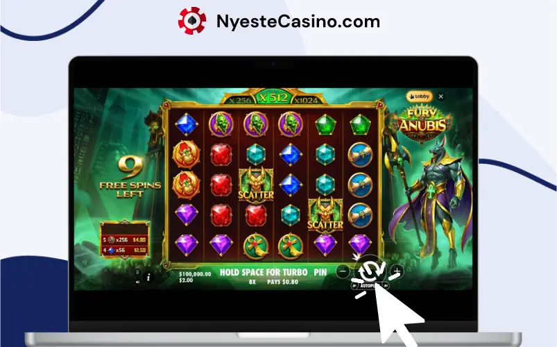 Fury of Anubis Scatter-symboler landet på rutenettet på en bærbar PC.