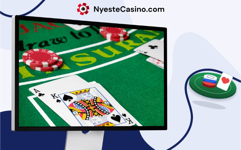 Nærbilde av blackjack-kort og chips på bord for strategi og vinnersjanser.